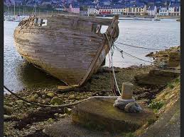 Une Epave Dans Le Cimetiere De Bateaux De Camaret Sur Mer Dans Le Finistere En Bretagne Bretagne Camaret Sur Mer Bateau En Bois