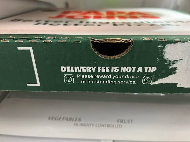 This pizza box informing you the delivery fee is not a tip :  r/mildlyinteresting