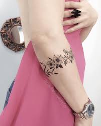 feer calderon adli kullanicinin tatuagens panosundaki pin dovmeli kadin kol bandi dovmesi dovme tasarimlari