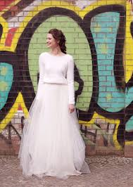 Jetzt ta lesen und bis zu 80 € prämie sichern! Dein Brautkleid Aus Berlin Die Kollektion Von Anne Wolf In 2021 Hochzeit Kleidung Braut Lassige Brautkleider