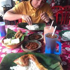 Excellent bika ambon and other kuehs! Kedai Makan Pak Parman 2 Tips