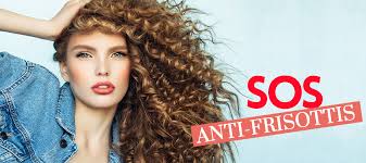 Although frizz can (and will) happen at any time of the year, humid weather definitely has everyone running away from frizzy hair days the most, so much so that people look to hairstyles for frizzy hair to save the day. How To Have Great Hair In The Rain