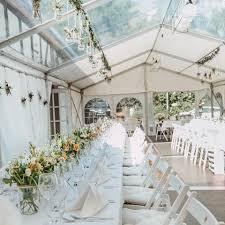 Abseits Von Allem Trubel Umgeben Von Wald Und Feldern Findet Man Die Familiar Gefuhrte Hochzeitslocation Hochzeitslocation Hochzeitsfotografie Hochzeitsfotos