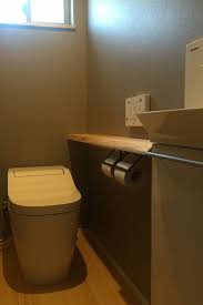 無垢の木 アイアンの黒 素材感を楽しむ家 キノハウスの写真集 トイレ おしゃれ ペーパーホルダー トイレ