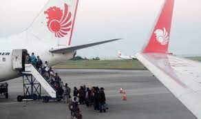 Seperti garuda indonesia, citilink, sriwijaya air, lion air, singapore airlines , air asia dll. Lion Air Group Potong Gaji Karyawan Republika Online