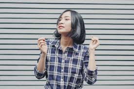 Model rambut pendek untuk orang gemuk agar tampak menawan. 10 Model Rambut Pendek Ala Penyanyi Indonesia Segar Makin Menawan
