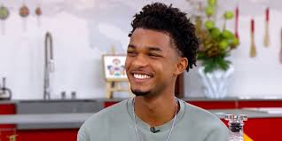 Veja os aniversariantes de hoje, 04/03/22, por dora nunes. Um Lugar Ao Sol Lara E Ravi Juntos Ana Puxa Fofoca De Juan Paiva