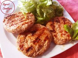 · ricetta e consigli per fare in casa un panino con hamburger gustoso e saporito con pane morbido che non si sbriciola ed il giusto condimento. Hamburger Casalinghi Hamburger Fatti In Casa Ricette Carne Secondi Piatti Ricette Ricette Con Hamburger Hamburger Fatti In Casa