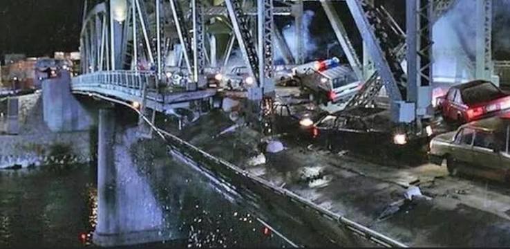 The Mothman Prophecies (2002). Silver Memorial Bridge, Point Pleasant, WV  (2020) I was fascinated by the movie and decided to visit the town where the  events were supposed to have taken place.