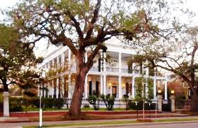 The New Orleans Mansion From Ahs Coven New Orleans Mansion Mansions New Orleans Garden District