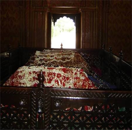 File:Tipu tomb.jpg - Wikimedia Commons