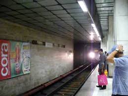 Pandemia dă semne de revenire, cel mai mare număr de infectări din ultimele 3 luni. Bombardier In Statia Lujerului Fosta Armata Poporului Youtube