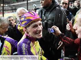 Robert marchand (born 26 november 1911) is a french centenarian cyclist. A 105 Ans Robert Marchand Continue De Battre Des Records Femme Actuelle Le Mag