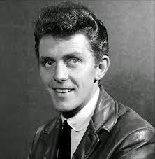 Shane Fenton's Instagram, Twitter & Facebook