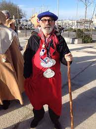 La dernière fois que j'ai cuisiné une tête de veau pour la bande de copains, je voulais obtenir une croûte croustillante ne sachant faire j'ai fait appel au chef vigato, voici sa réponse Confrerie De La Tete De Veau Rungis Paris Home Facebook