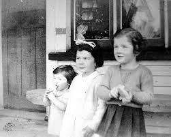 Lenine Mouat, Jill Hartill, Mary Lou Mouat outside Barrytown Hotel 1943.