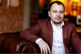 Он стал выкладывать записи своих песен, таких как «выйду в поле ночью с конем». Yaroslav Sumishevskij