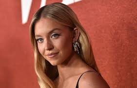 Sydney Sweeney and Glen Powell Spark Buzz Again After Celebrating His  Sister's Wedding Together