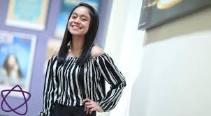 Ada yang ngebandingin (bilang) cantikan dulu, enggak pakai hijab lebih modis, segala macam, kata lesti. Hut Indosiar Akan Kuak Sosok Lesti D Academy Sebelum Jadi Artis Beauty Fimela Com