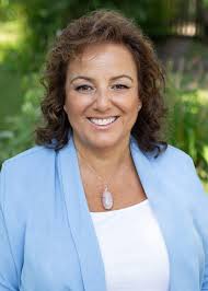 Rhea Jacobson's Instagram, Twitter & Facebook