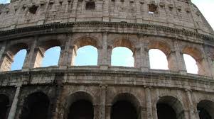 Nella prima immagine c'è una busta di caffe col cucchiaio fuori! Legambiente Tre Mosse Per Liberare Il Colosseo Dallo Smog Romadailynews