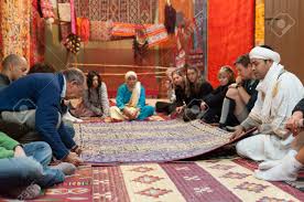 Berber teppich azilal marokkanisch schafwolle versand kostenlos. Marokkanischen Teppich Verkaufer Die Traditionelle Berber Teppiche Fur Touristen Marokko Afrika Lizenzfreie Fotos Bilder Und Stock Fotografie Image 33538065