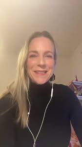 Live med fantastiska @mikaela.bischoff 🤩 Mikaela har gått TIR med mig och  vi pratar om hennes resa privat och i sitt företag. Hon delar med sig av  vad hon tycker har varit