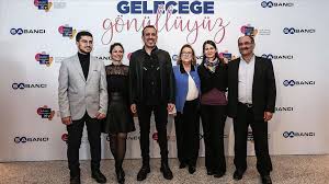 Yirmi bir yaşında üniversiteyi bitirerek altı yıl çalıştıktan sonra önemli bir kararın eşiğine geldi. Guler Sabanci Dan Topluma Gonulluluk Cagrisi