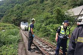 Taipei, taiwan — a passenger train derailed in eastern taiwan on friday morning, killing at least four people, with many more feared dead, the authorities said. 8ivrz4ssixy Rm