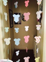 Niedliche Strampler Girlanden Babyparty Deko Basteln In 2020 Baby Boy Decorations Welcome Home Decorations Budget Baby Shower