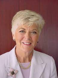 Short Hairstyles For Women With Thick Hair And Oval Face Thick Hair Styles Short Hair Pictures Very Short Hair