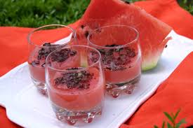 Una volta privato il melone dei suoi semi e della buccia, andrà frullato in un mixer ed. Gelo Di Melone Sicil Food