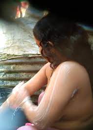 Aunty bathing hidden video