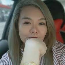 Diana Flory's Instagram, Twitter & Facebook