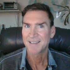 Lindsey Beyer's Instagram, Twitter & Facebook