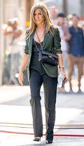 Coming from a wealthy family, she's elegant and stylish and has dreamed of becoming a fashion consultant since the beginning of the series. 5 Winter Trends Jennifer Aniston And Rachel Green Love Who What Wear