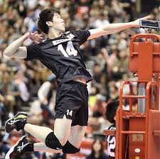 pin by tylor muscarella on volleyball pictures in 2021 walking poses volleyball poses body reference poses