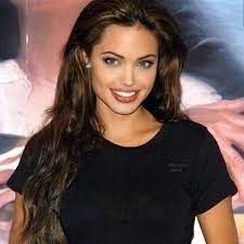 Smiling angelina jolie in young age. Young Angelina Jolie So Sweet Smile Angelina Jolie Angelina Jolie 90s Fashion Beauty