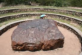 In fact, the meteor particles move very fast. Ù†ÙŠØ§Ø²Ùƒ Ø§Ù„Ø¹Ø§Ù„Ù… Ø§Ù„Ù…Ø±Ø³Ø§Ù„