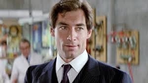 Timothy Dalton biografia