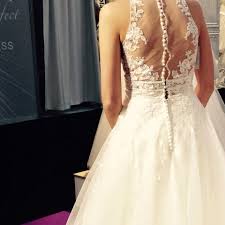 So lassen sich die kosten für das kleid reduzieren und das budget eurer hochzeit etwas schonen. Modelle Gesehen Auf Der Interbride Brautmode Hochzeitsoutfits Brautkleider Brautmoden Fabian Ohringen Trendige Traumroben Glamourose Abendmode Facebook