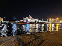 Cabo de la nave en finisterre y cabo touriñán) Archivo Yate Azzam En Vigo Jpg Wikipedia La Enciclopedia Libre