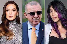 Çalıştığı giyim mağazasına hülya avşar'ın gelmesi ile hayatı değişmiştir. Eski Danismani Sordu Erdogan In Bekledigi Sanatci Demet Akalin Ve Hande Yener Mi Kronos News Bagimsiz Haber Sitesi