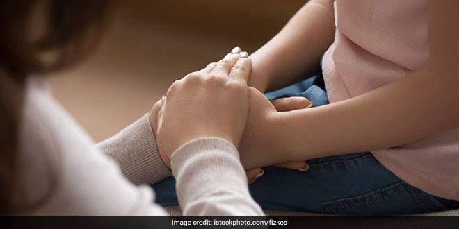 अवसाद और डिप्रेशन जैसे मैंटल हेल्‍थ इशू से ग्रस्‍त बच्‍चे को इस तरह हैंडल करें प‍ैरेंट्स
