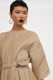 Modele de rochii tricotate au fost mereu in atentia doamnelor. Cataloage H M Catalog Az