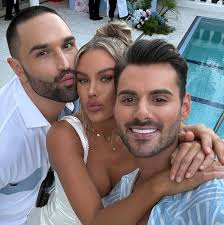 Not a bad way to spend a Friday 😋 @runawaythelabel @mvmnt_agency wearing  @runaway_mens