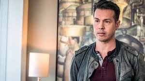 Plus de 1927 séries en streaming. Chicago Police Department Saison 6 Episode 1 Streaming Vf Film Streaming Gratuit Streaming Gratuit Film Streaming