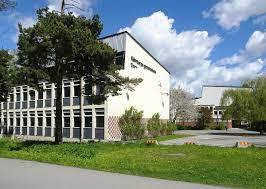 Vi erbjuder en praktisk utbildning för framtida jobbmöjligheter. File Karrtorps Gymnasium Maj 2020a Jpg Wikimedia Commons