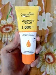Tidak hanya ada cara menghilangkan flek hitam di wajah dengan minyak zaitun, ada juga manfaat minyak zaitun untuk memutihkan kulit tangan. Nak Hilangkan Parut Dan Blackhead Ini Cara Paling Senang Selamat Gerenti Berkesan Hijabista