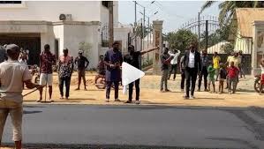 He sleeps and sits on gold, his gold furnished state of art mansion is worth over n250 million in omole estate, ikeja, and another in lekki. Video Kcee And E Money Constructing 2 5 Kilometers Road In Anambra Abacityblog